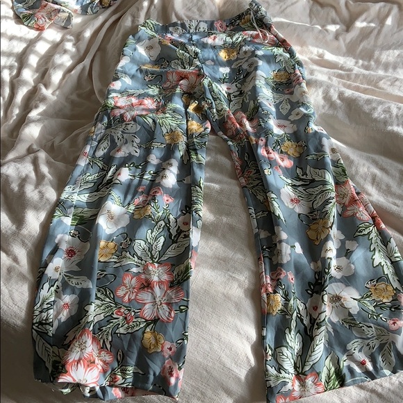 Floral two piece set! - Picture 2 of 2